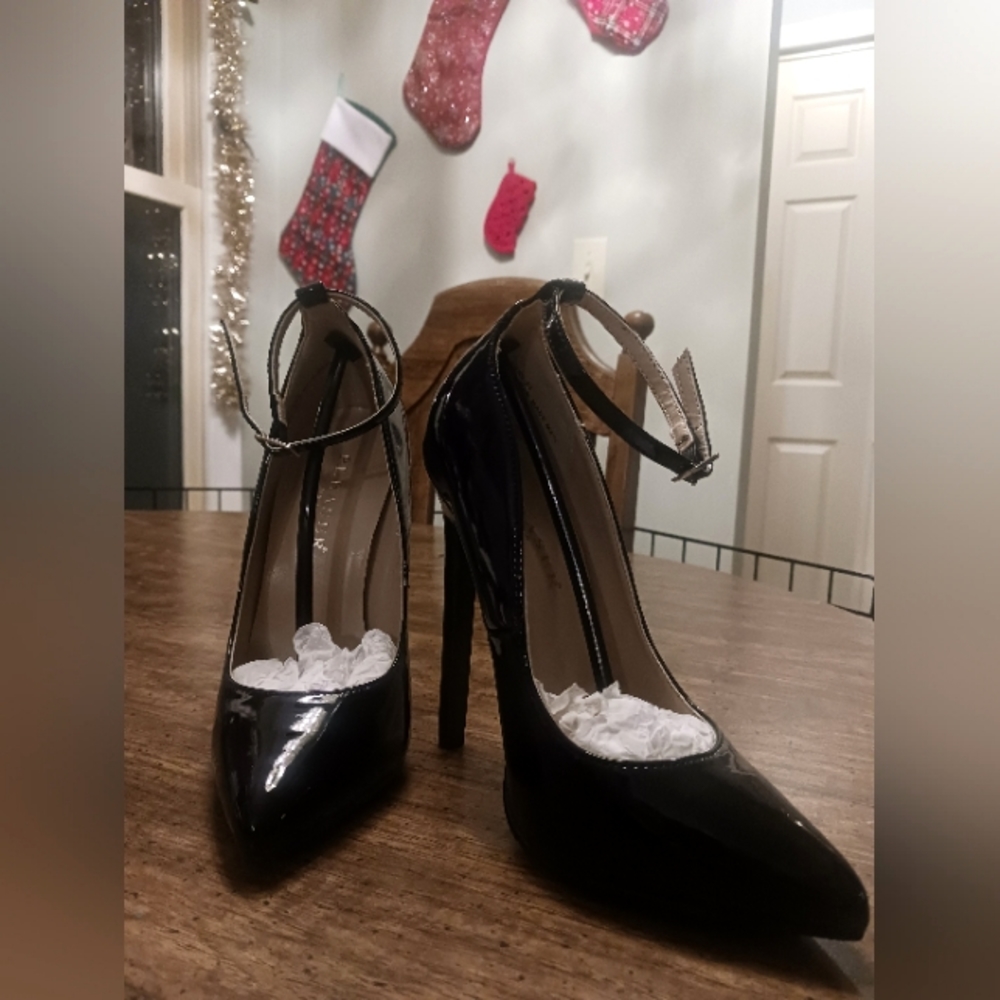 PLEASER USA SIZE 5 WOMENS BLACK POINTED HEEL